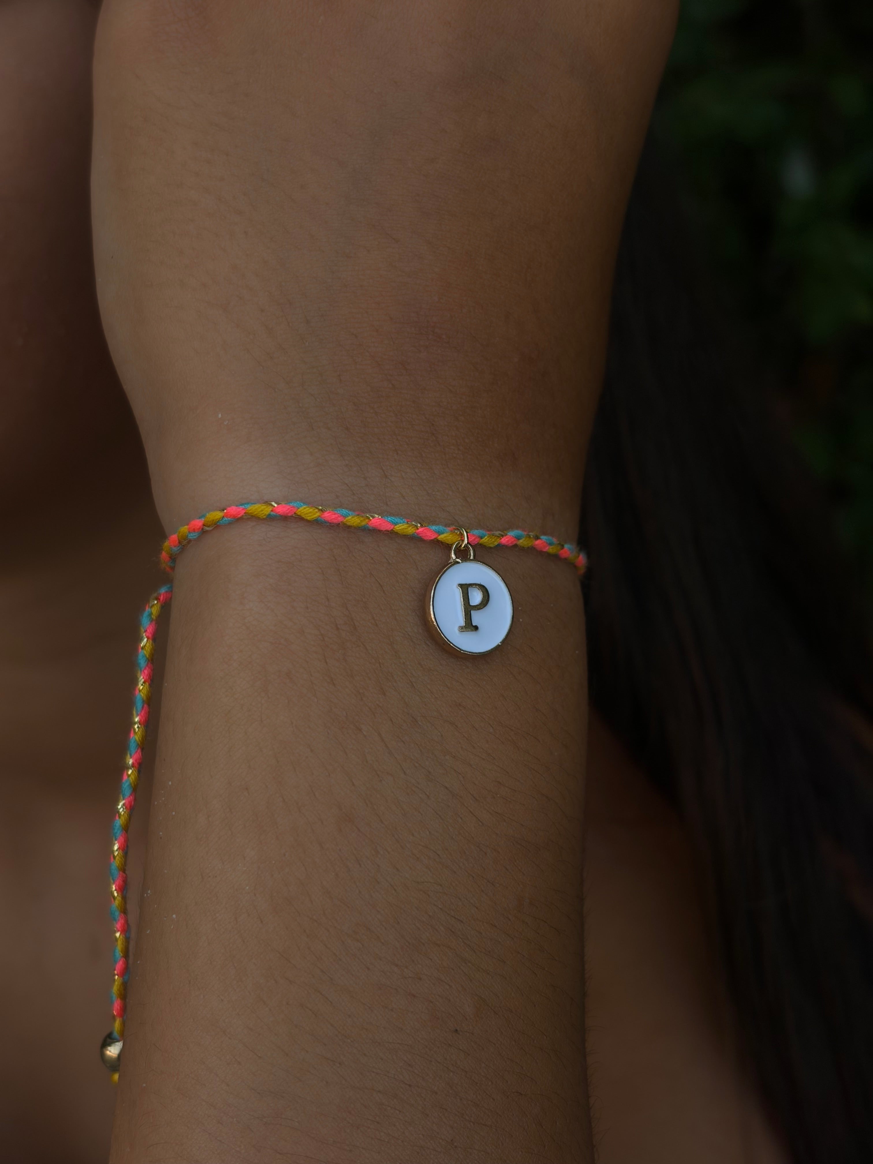Pulsera personalizada con inicial