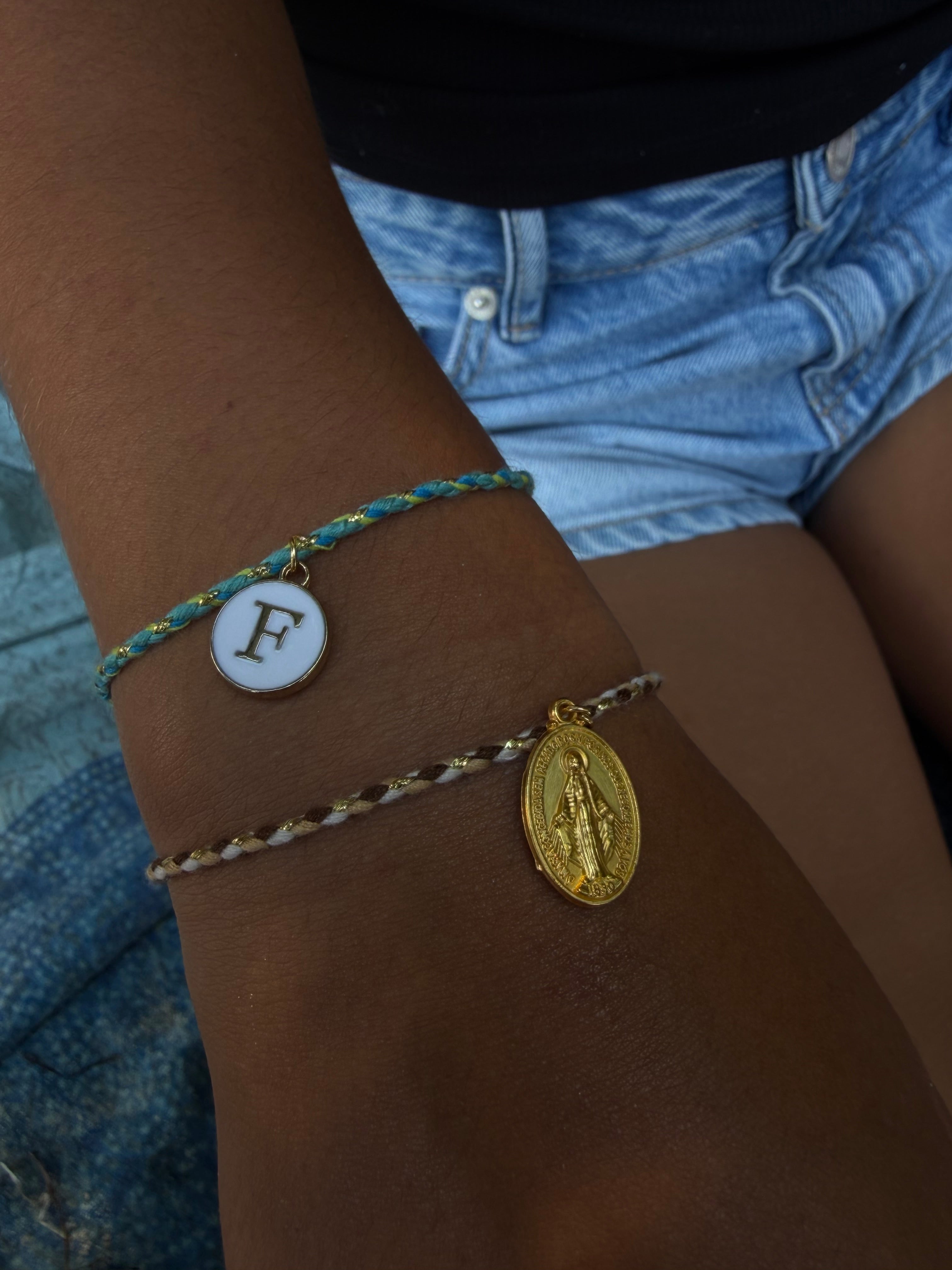 Pulsera personalizada con inicial