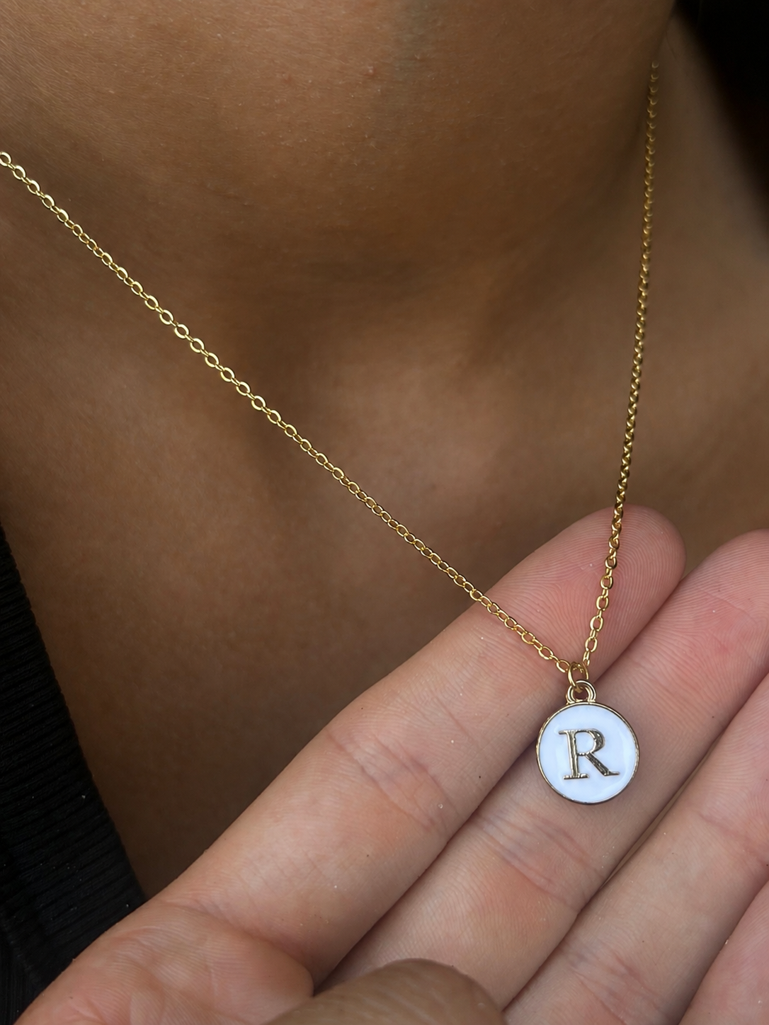 Collar minimalista personalizado con inicial