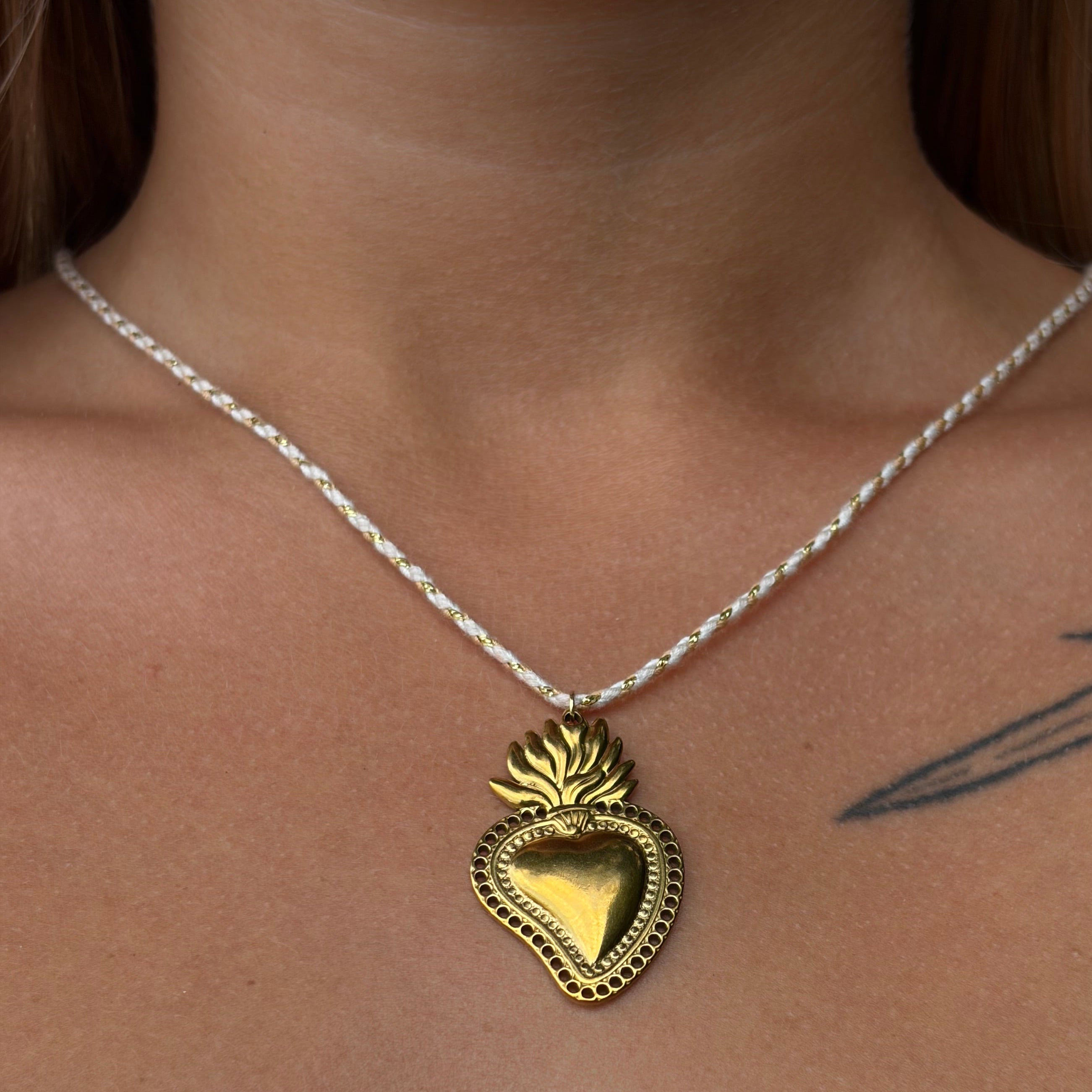 Collar ajustable corazón Santa Maria